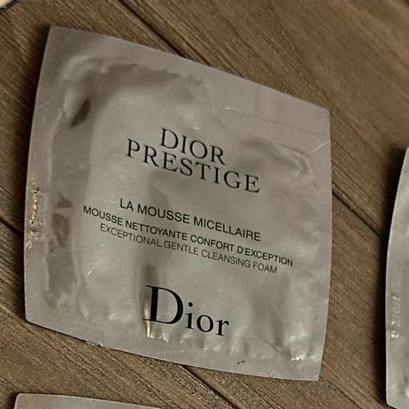 DIOR Prestige La Mousse Micellaire Cleansing Foam Face Wash .17oz Packets - Picture 5 of 5